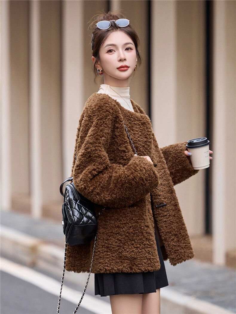 2025年冬季新款现货皮毛一体休闲时尚短款保暖外套,女装皮草,臻衣坊