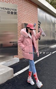 大毛领闪光羽绒服图片