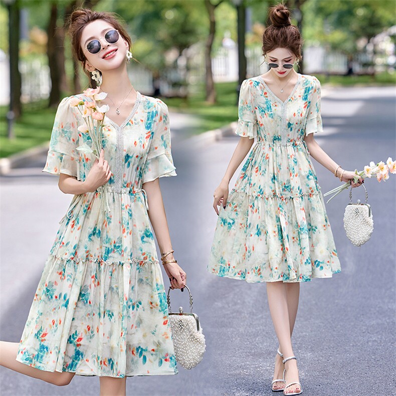 碎花连衣裙女2025夏新款小个子巨好看的海边度假减龄收腰显瘦裙子,女装连衣裙,蓝诺裳