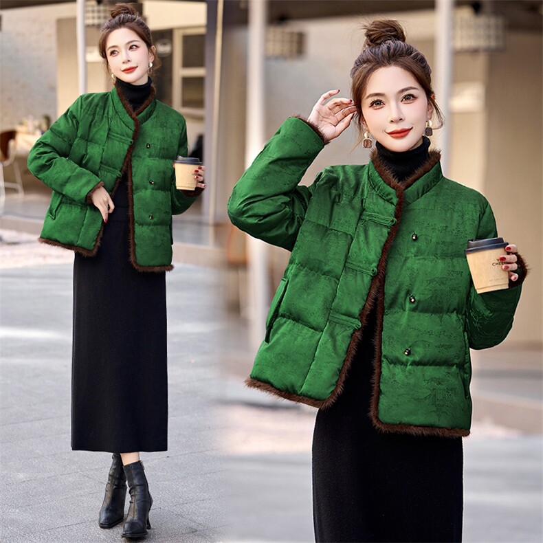 新中式G风羽绒服女2025冬新款今年流行独特漂亮短款红色盘扣外套,女装羽绒服,伊仟回