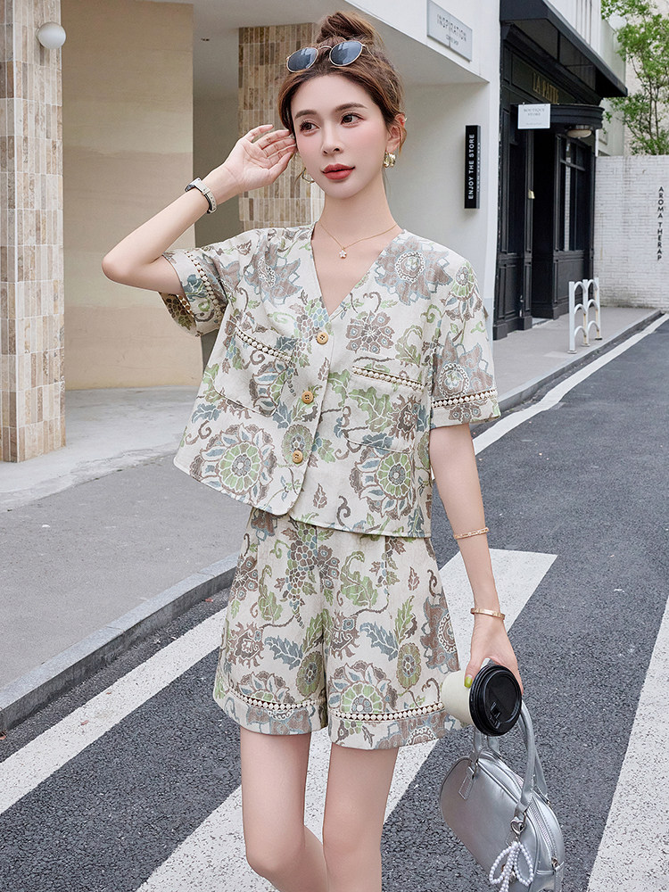 新中式短裤套装女2025夏新款气质巨好看老钱风休闲减龄亚麻两件套,女装套装/套裙,伊仟回