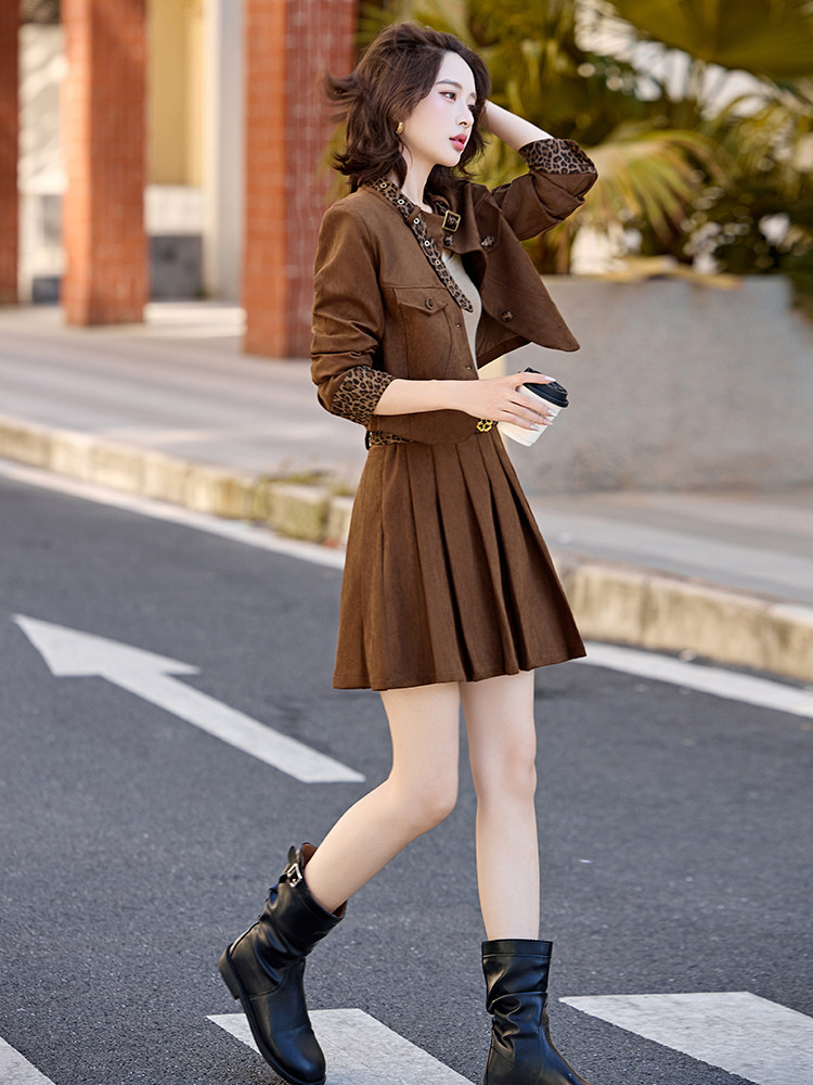撞色拼接豹纹套装裙女2025秋新款洋气小个子减龄百褶裙两件套,女装套装/套裙,冬木谷雨