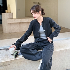 黑色