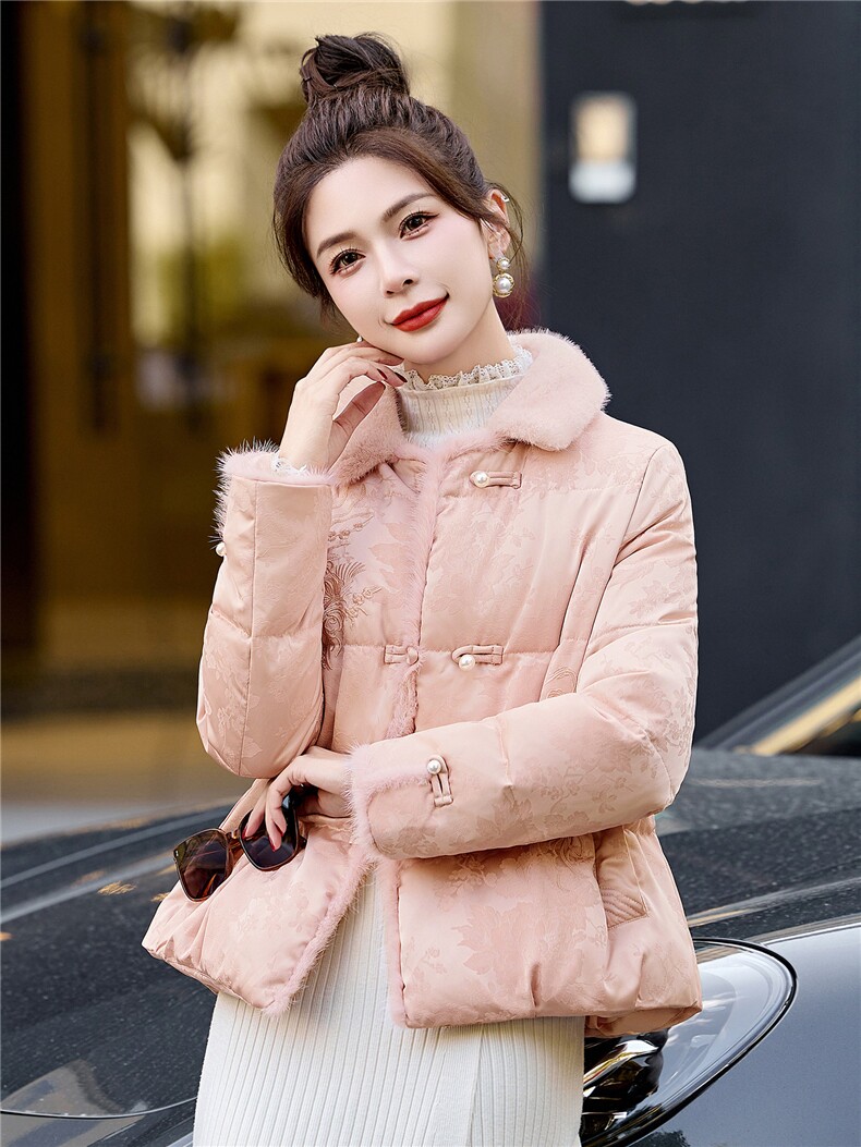 BAO款新增颜色2025年冬季新款新中式盘扣刺绣提花羽绒服女,女装羽绒服,沁沁公主