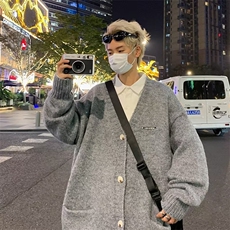 灰色