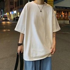 里面也可以搭配白色T P25