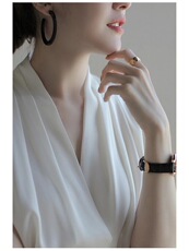 简约通勤韩版v领针织背心女薄款宽松休闲精纺细羊毛无袖打底衫潮，女装T恤，织己羊绒