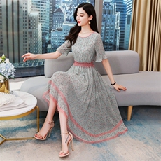 高端定制法式女神范赫本礼服时尚遮肚显瘦蕾丝重工v领连衣裙潮，女装连衣裙，丽美静依