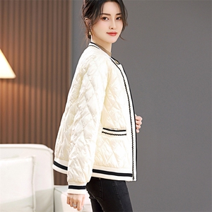 羽绒服女短款2024年新款冬季时尚菱形格白鸭绒小香风轻薄外套图片