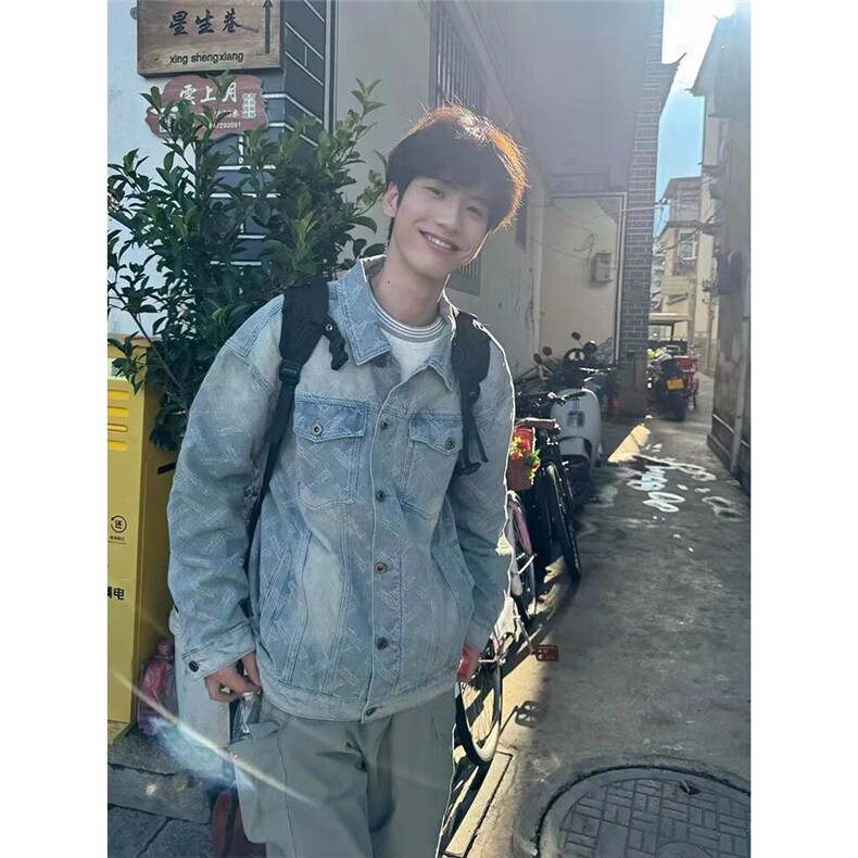 蓝色纽扣牛仔夹克春秋季男生2025新款翻领宽松休闲上衣外套口袋图片