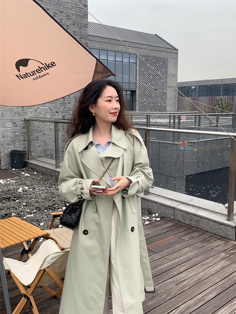 2024年秋装新款韩系宽松型中长款常规小个子系带双排扣风衣外套,女装风衣,红依娜