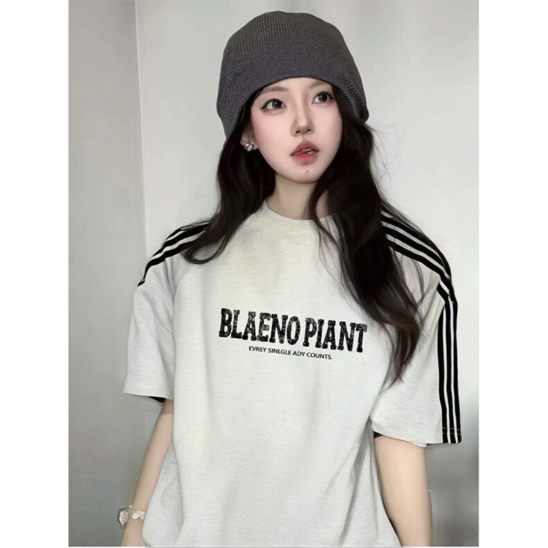 抖音得物品质二开240克宽松纯棉美式潮牌印花三条杠中性风短袖T恤图片