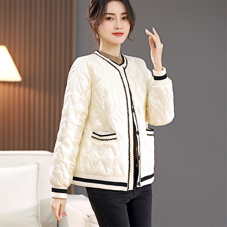 羽绒服女短款2024年新款冬季时尚菱形格白鸭绒小香风轻薄外套,女装羽绒服,丽影随形