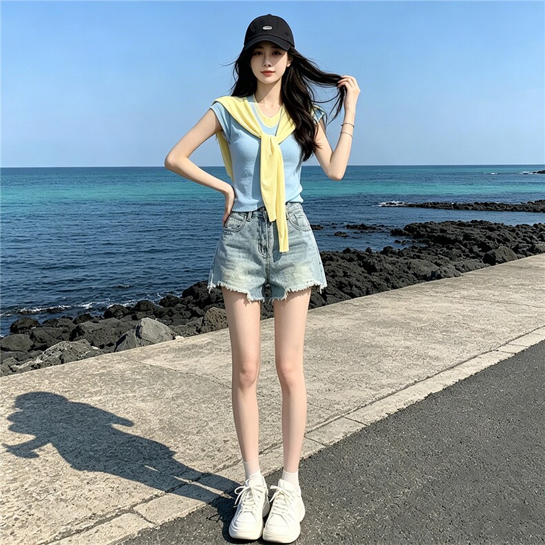 时尚穿搭套装女夏修身显瘦V领系带披肩假两件上衣牛仔短裤两件套,女装套装/套裙,江南