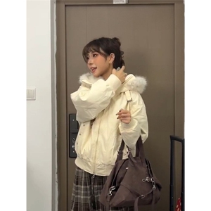 小个子日系度假出行风杏色棉服外套冬季2025新款氛围感设计棉衣图片