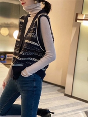 针织衫开衫马甲女秋季新款宽松条纹V领叠穿坎肩ins潮韩版复古上衣，女装马甲，洁纯羊绒
