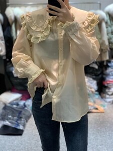 2022新款潮双层娃娃领设计感法式花边领衬衫喇叭袖图片