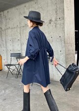 2021秋季新款翻领抽皱个性款风衣外套连衣裙，女装风衣，微迪菲