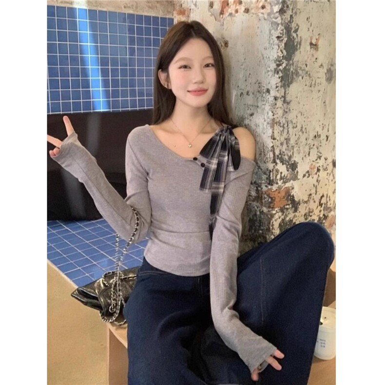 纯欲一字肩露锁骨长袖t恤女春秋不规则设计感修身显瘦针织打底衫图片