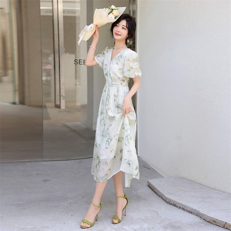 新中式印花V领连衣裙女2024夏季新款减龄气质A字长裙,女装连衣裙,流量+