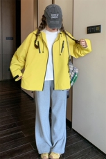 黄色冲锋衣外套女2025春季新款韩系设计感小个子休闲百搭连帽夹克，女装短外套，2C176