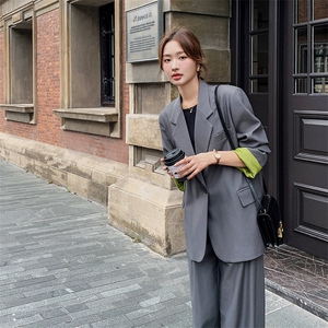 高级感超好看灰色西装外套女春秋2025新款韩系独特炸街休闲小西服图片