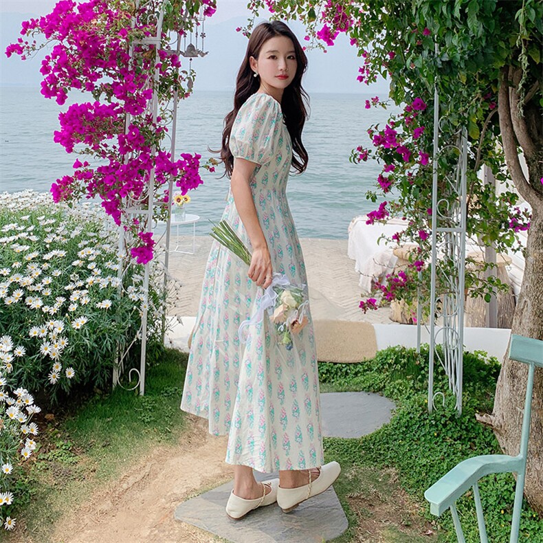 法式复古气质方领碎花连衣裙女2025夏季新款韩版收腰显瘦茶歇长裙,女装连衣裙,韩蜜菓