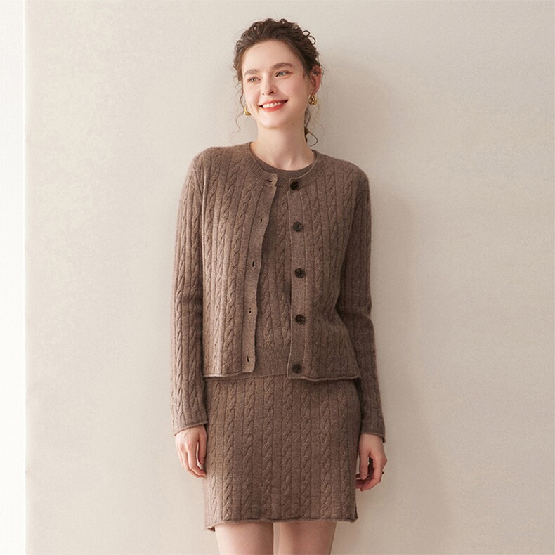 2025年秋季早秋款圆领麻花羊绒开衫时尚百搭休闲，女装羊绒衫，珍丝贝尔