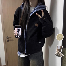 黑色