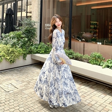 蓝色超仙绝美碎花裙长裙女2025秋新款法式显瘦度假风超好看连衣裙，女装连衣裙，2C332