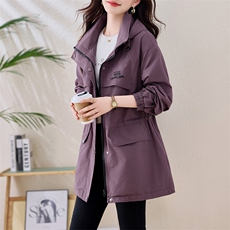 风衣女中长款2025新款宽松显瘦收腰减龄连帽休闲早春外套女春秋款，女装风衣，依万里