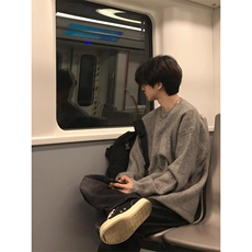 灰色