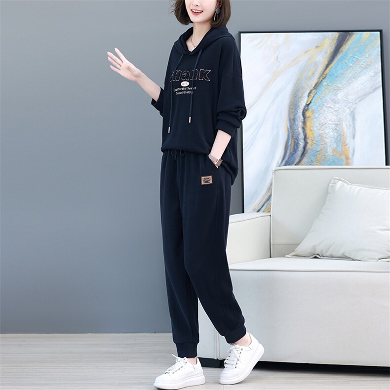 春秋休闲套装女2024新款时尚洋气减龄中年妈妈卫衣裤两件套,女装套装/套裙,丽影随形