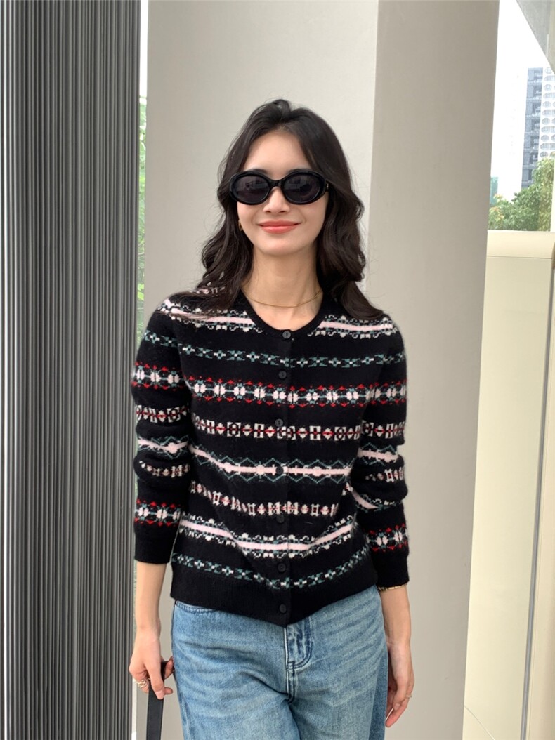 圆领针织开衫女修身毛衣秋冬短款长袖上衣外套女图片