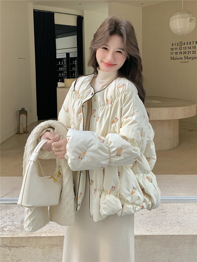 时尚圆领羽绒服女冬2025新款冰淇淋刺绣图案超火巨好看白鸭绒外套,女装羽绒服,琦鑫阁（原依鑫阁）