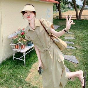 卡其色休闲设计感两件套连衣裙女夏季新款韩系松弛感通勤A字裙图片