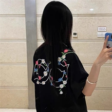 黑色
