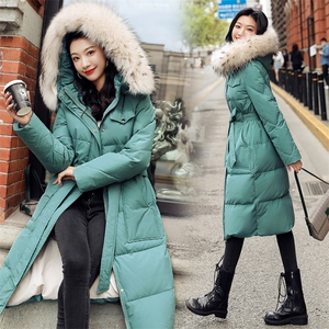 时尚保暖女士羽绒服 冬季新款韩版中长款 大毛领设计 显瘦修身 高品质白鸭绒填充图片