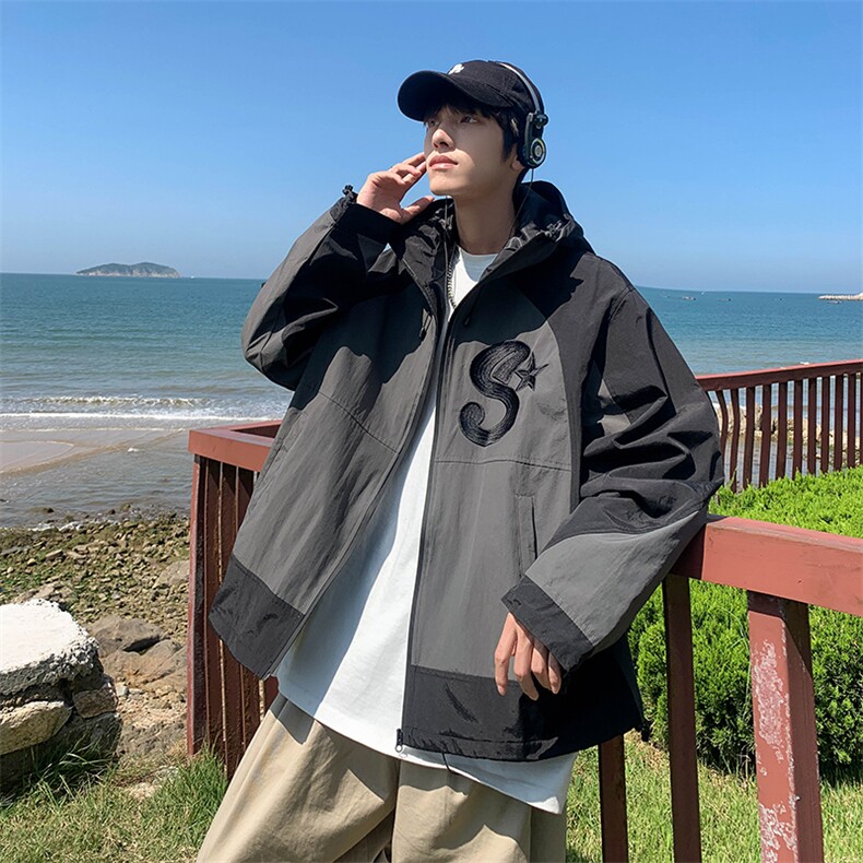 Wt997-P55美式冲锋衣设计感户外防晒宽松刺绣机能连帽冲锋衣,男装夹克,星座1501-1
