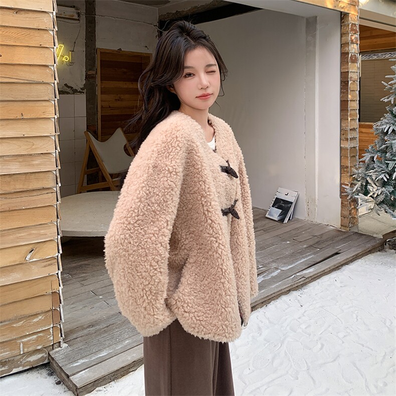 24新款皮毛一体短外套2C122-8866-P195-K298,女装毛呢外套,2C122