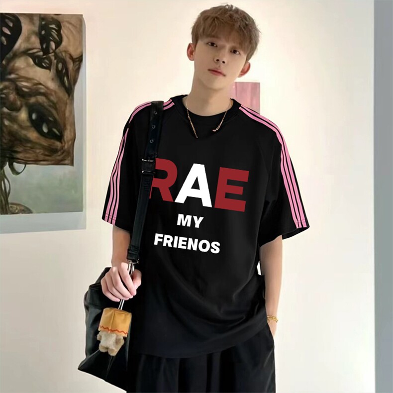 抖音得物品质二开240克宽松纯棉美式潮牌印花三条杠中性风短袖T恤图片