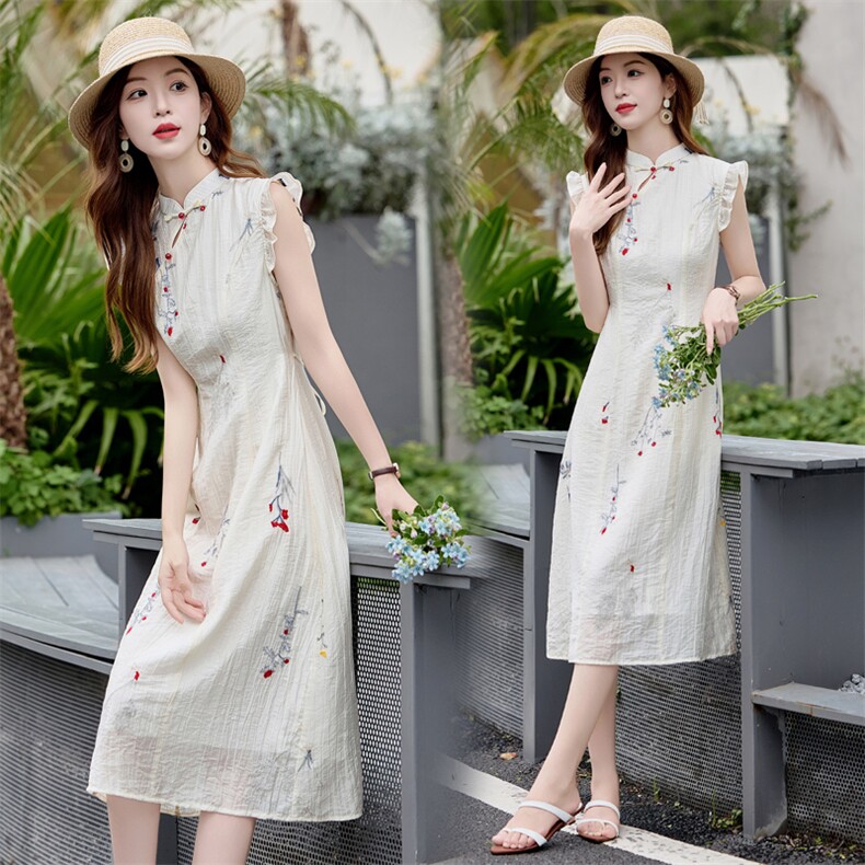2025年夏季新中式刺绣碎花收身显瘦连衣裙现货，女装连衣裙，辉煌依升