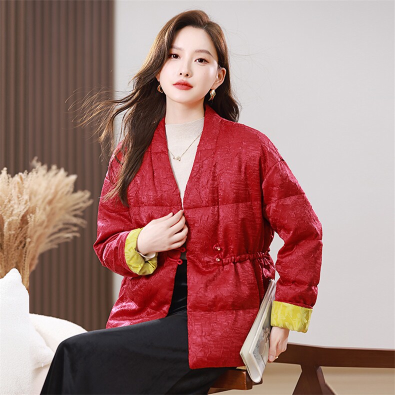 2025冬装新款90白鸭绒新中式盘扣V领羽绒服外套，女装羽绒服，雪樱依海