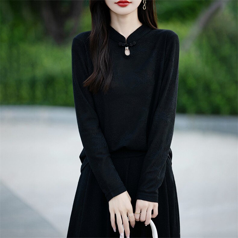 时尚百搭女士秋冬打底衫 轻便贴肤简约黑色长袖针织衫图片