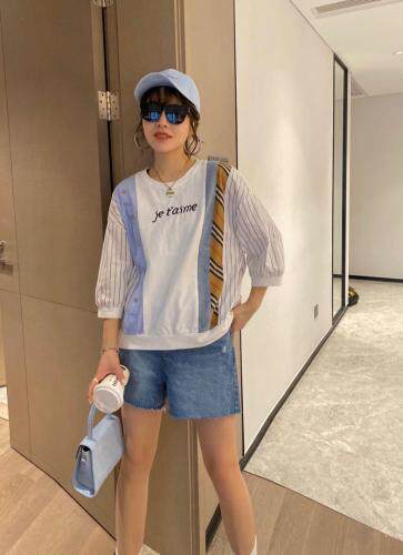 【现货】夏季新款针织衬衫竖条拼接款字母刺绣时尚休闲圆领卫衣，女装衬衫，微迪菲