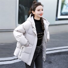 现货2022年冬季宽松长袖加厚纯色连帽短款棉衣，女装棉衣/棉服，深妍伊美