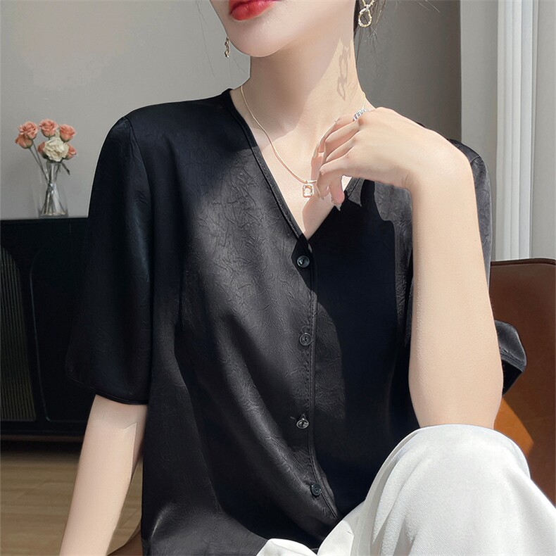 轻奢缎面V领衬衣短袖女开衫2025夏季新款别致洋气醋酸褶皱感衬衫,女装T恤,羊特美羊绒