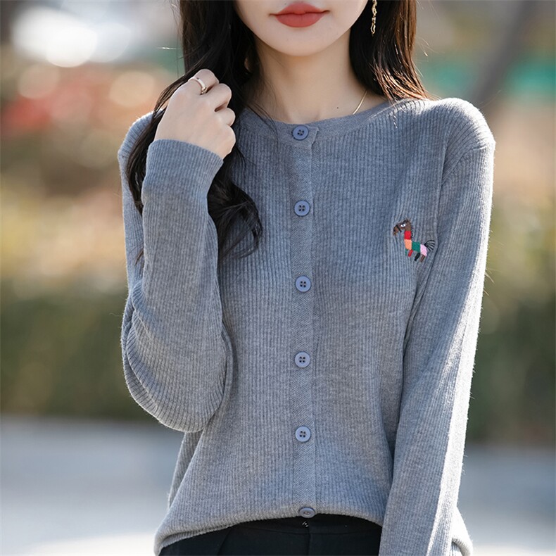 春秋精纺羊毛针织开衫女圆领坑条小马刺绣毛衣高级感宽松外套上衣,针织衫/毛衣,佳绒包芯纱店