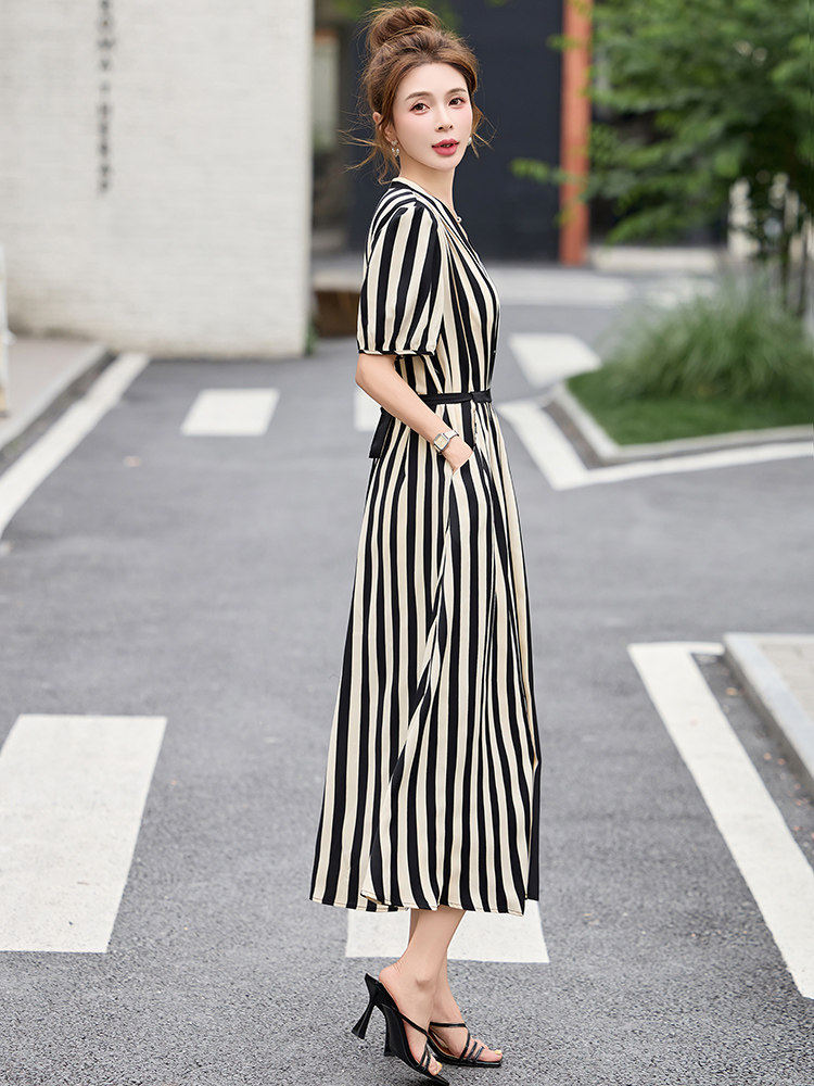 波点印花连衣裙女夏季2025新款高端洋气时尚淑女气质减龄法式裙子,女装连衣裙,魅丽静蓝
