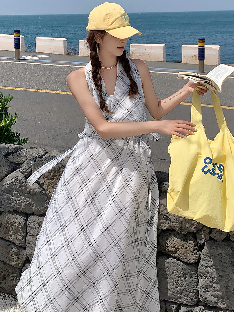 氛围感无袖挂脖格纹连衣裙女2025夏季新款韩系度假风收腰显瘦长裙,女装连衣裙,浙宝305